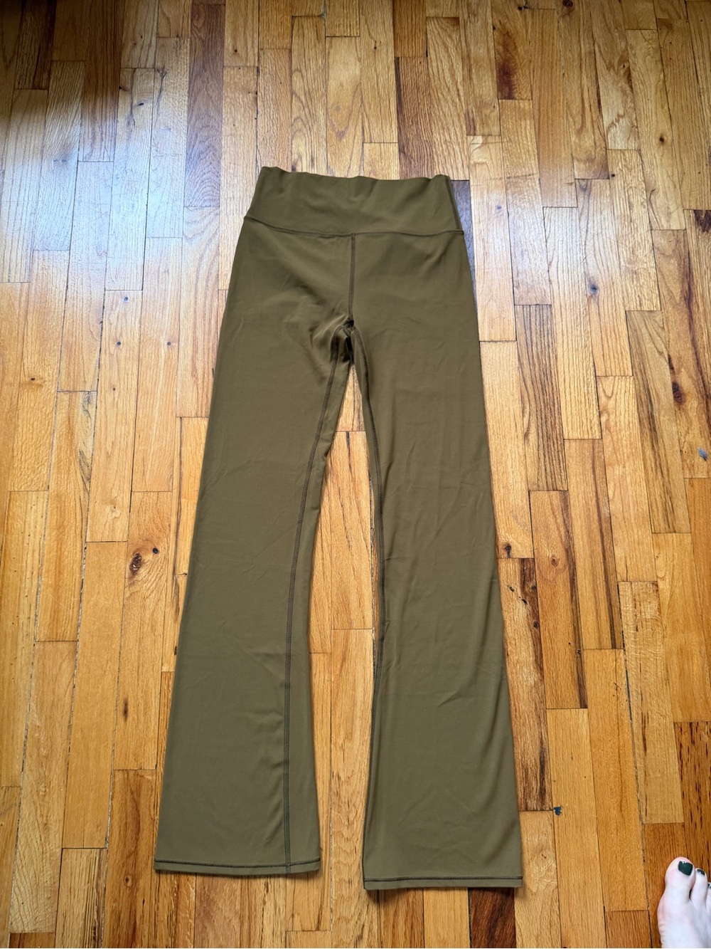 Vuori gold Flared Leggings